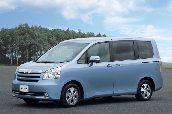 090806_toyota_noah_0a