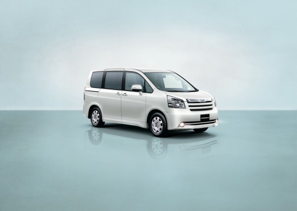 090910_toyota_Noah