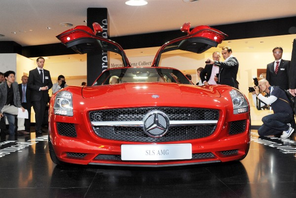 090917_benz_sls_show2