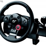 Logitech 全新力回饋賽車方向盤迎接 GT5