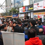 香港電腦節 2011 首天 600 人通宵排隊 香港電腦節 2011 首天 600 人通宵排隊