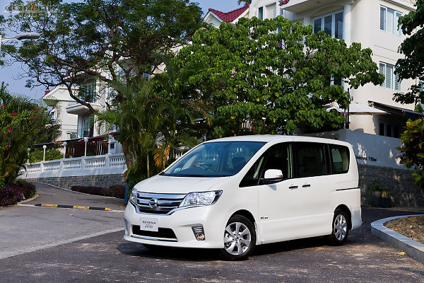 nissan-serena-s-hybrid-review-2012-01