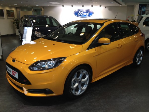 ford-focus-st-showroom