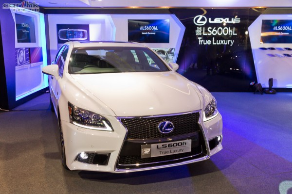 lexus-ls600h-launch-12