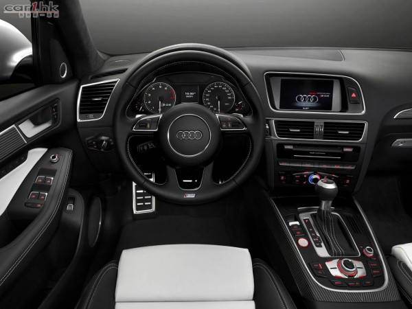 2014-Audi-SQ5-3.0-TFSI-Dashboard
