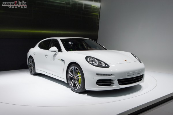 shanghai-auto-show-2013-porsche-panamera-innovative-power-extended-shape-05l