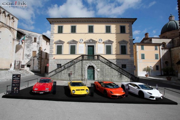 Lamborghini in esposizione a Pietrasanta