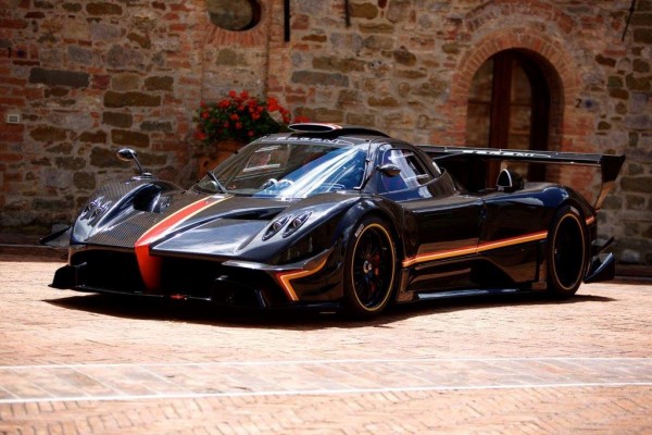 Pagani-Zonda-Revolucion-3[3]