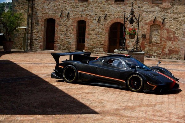 Pagani-Zonda-Revolucion-4[3]