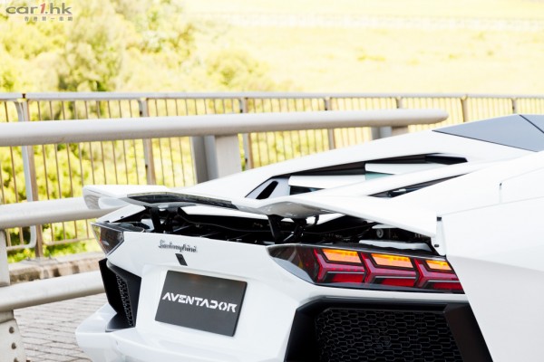 lamborghini-aventador-lp-700-4-review-2013-04