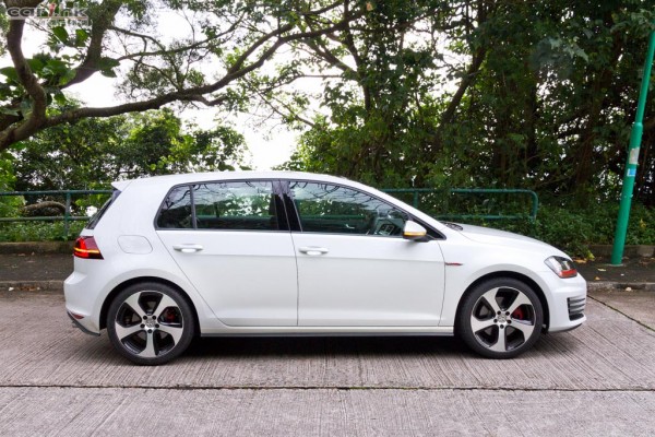 vw-gold-7-gti-review-03