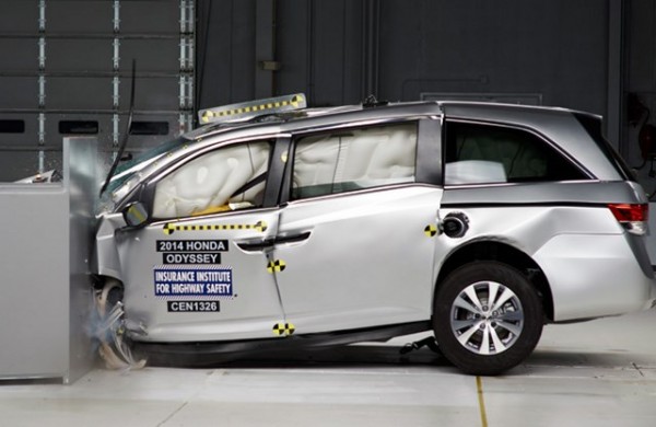 cc2014-honda-odyssey-iihs-crash-test