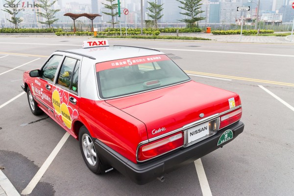 nissan-taxi-2013-review-03