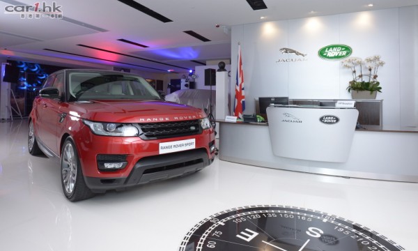 jaguar-land-rover-new-show-room-02