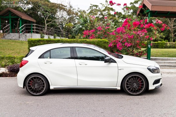 benz-a45-amg-2013-review-03