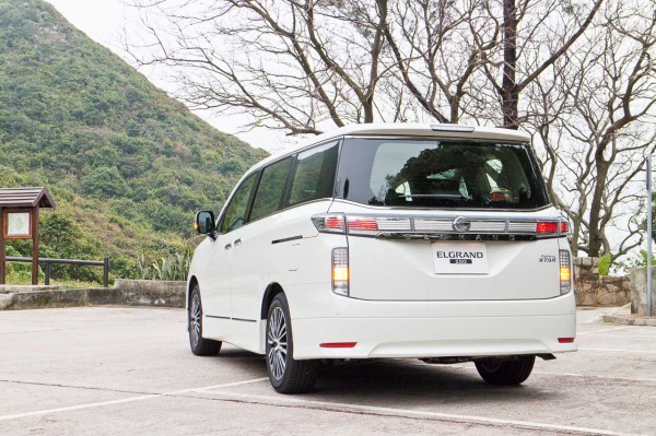 nissan-elgrand-2014-review-003