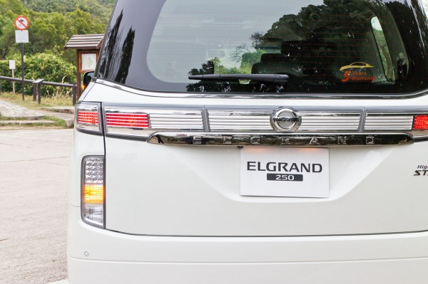 nissan-elgrand-2014-review-007