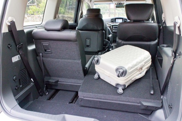 nissan-elgrand-2014-review-013