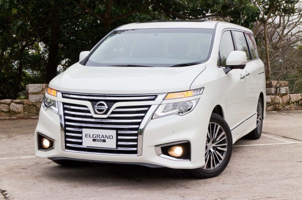 nissan-elgrand-2014-review-039