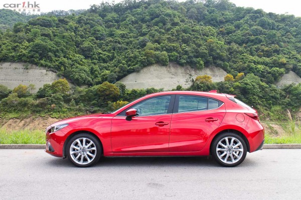 mazda3-2000-hatchback-2014-review-02