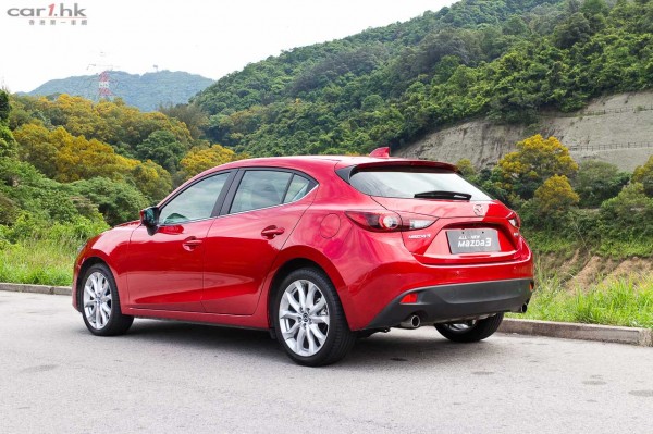 mazda3-2000-hatchback-2014-review-03