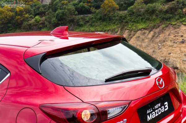 mazda3-2000-hatchback-2014-review-04