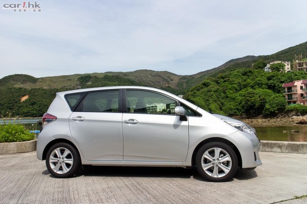 toyota-ractis-verso-2014-review-02