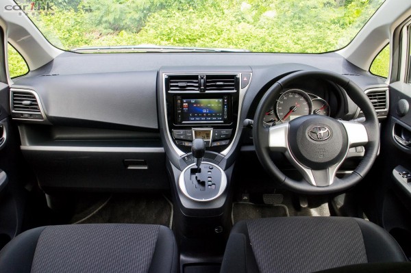 toyota-ractis-verso-2014-review-10