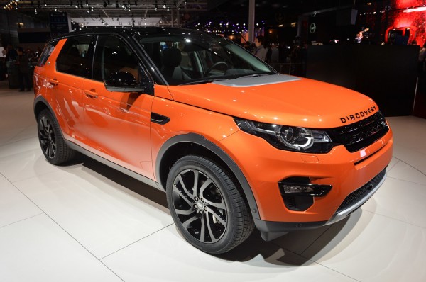 01-2015-land-rover-discovery-sport-paris-1