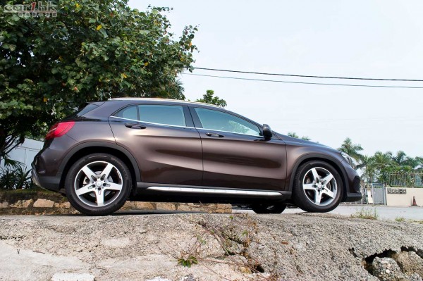 benz-gla250-4matic-2014-review-02