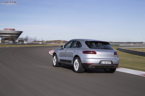 porsche-three-models-gains-2014-golden-steering-wheel-award-in-germany-02