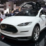 Tesla Model X 鷗翼式車門加持！