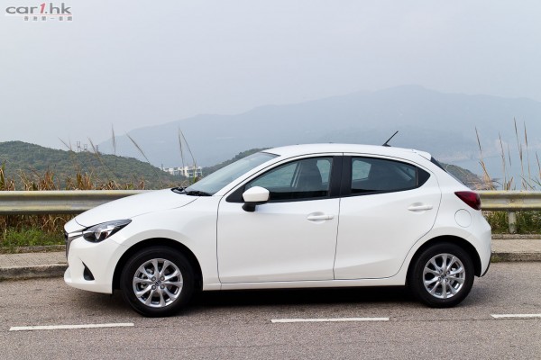 mazda2-review-2015-02