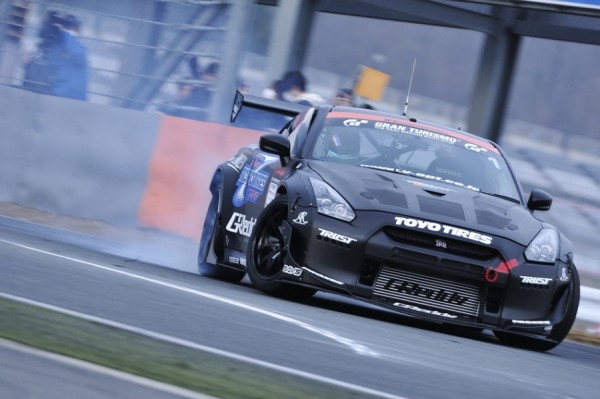 nissan-gtr-drift-2015