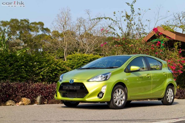 toyota-prius-c-2015-t