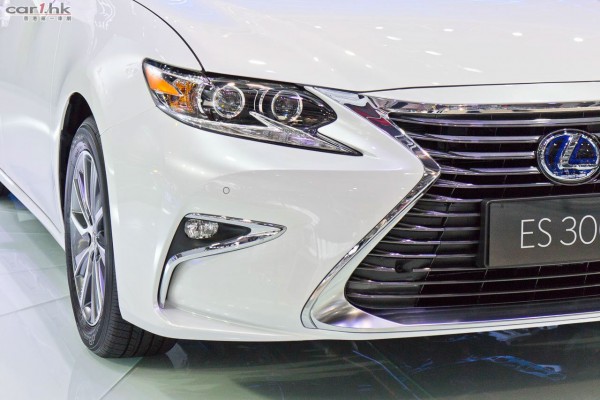 shanghai-auto-show-2015-lexus-es-facelift-scene-2