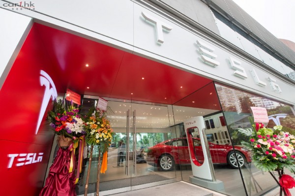 tesla-the-pulse-pop-up-store-opening-01