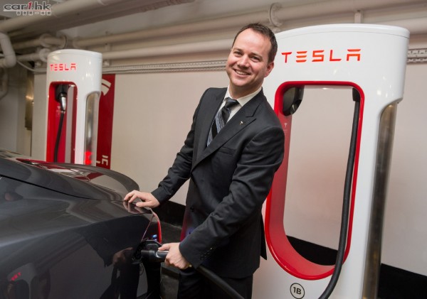 tesla-the-pulse-pop-up-store-opening-04