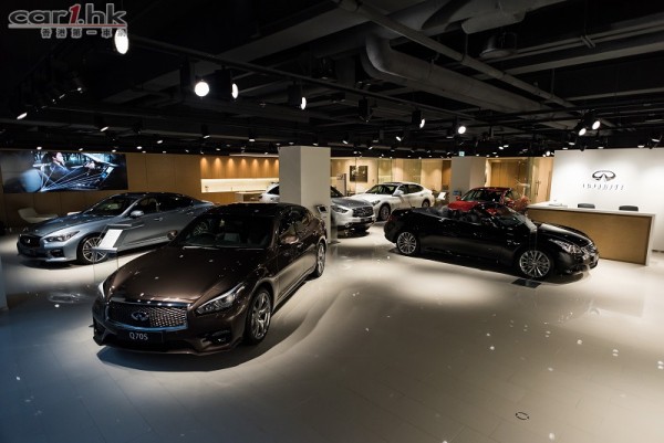 03_Infiniti_Showroom_Interior