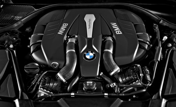 2016-BMW-750Li-xDrive-11