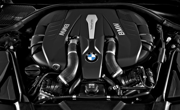 2016-BMW-750Li-xDrive-11