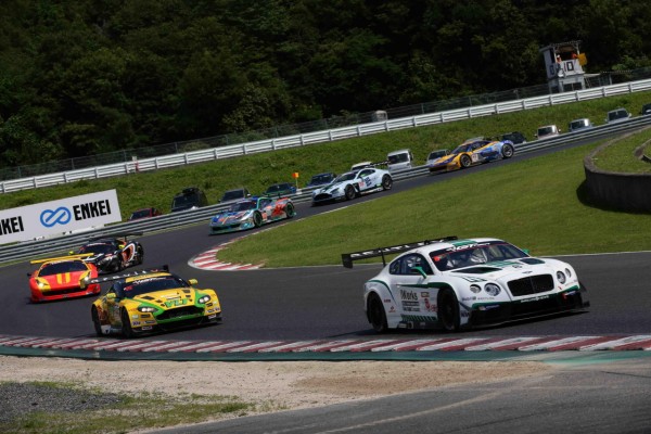 bentley-absolutely-first-team-to-win-the-asian-gt-series-2015-02
