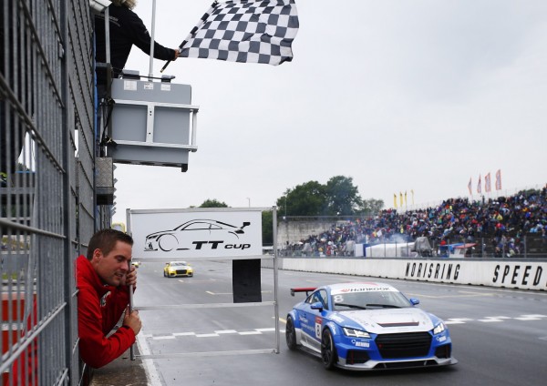 shaun-stood-out-on-saturday-at-the-audi-sport-tt-cup-03