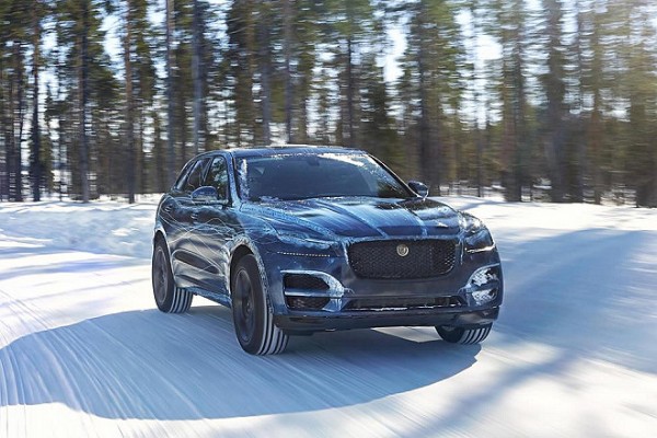 F-Pace-02