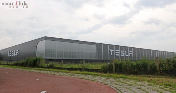 tesla-holand-factory-2015-118