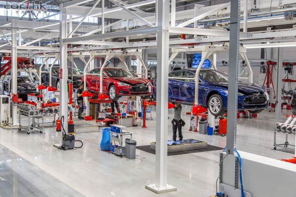 tesla-holand-factory-2015-120