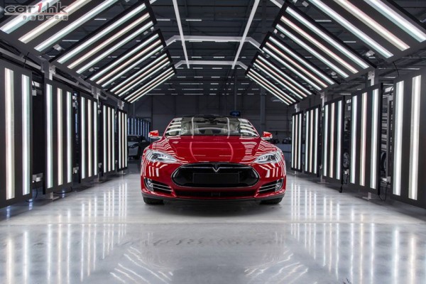 tesla-holand-factory-2015-124