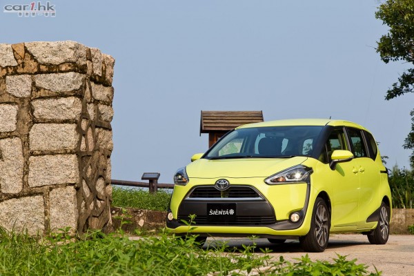 toyota-sienta-2015-review-04