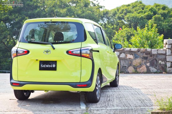 toyota-sienta-2015-review-05