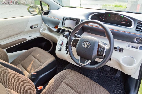 toyota-sienta-2015-review-12